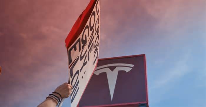 Tesla reports 14 percent drop in second-quarter vehicle deliveries