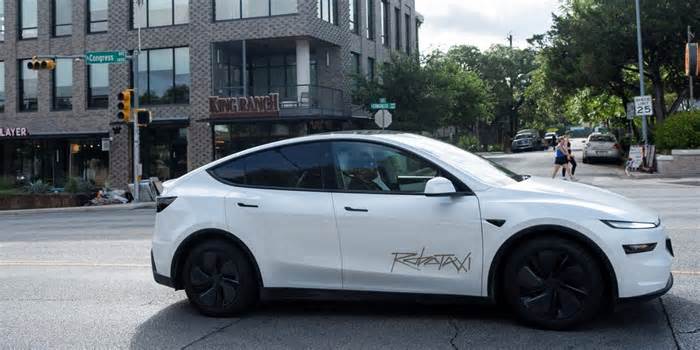 'Bigger, longer and uncut' — Tesla unveils its new robotaxi geofence, in a shape that has now gone viral