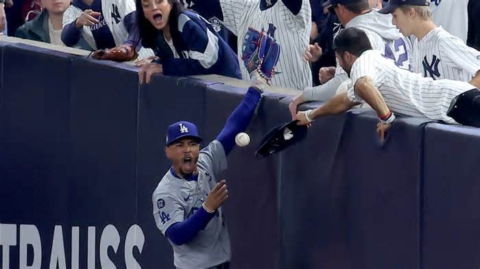 Yankees fan gets ejected after interfering with Mookie Betts