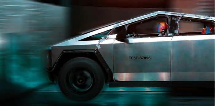 Tesla Stocks Fall Nearly 4% over Reported Production Pause and Wells Fargo's Alarm on EV Business