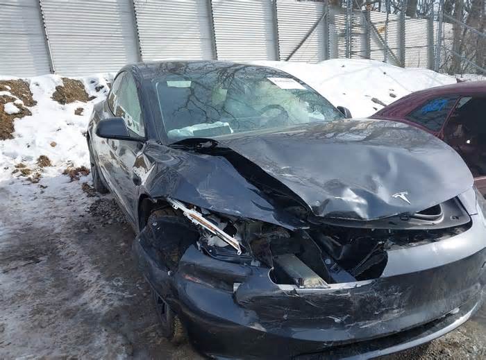 Brand-new Tesla Model 3, With Only 700 Miles, Sits in Auction Yard. It's So Contorted!