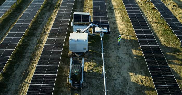 Robots Are Coming, and They’re on a Mission: Install Solar Panels