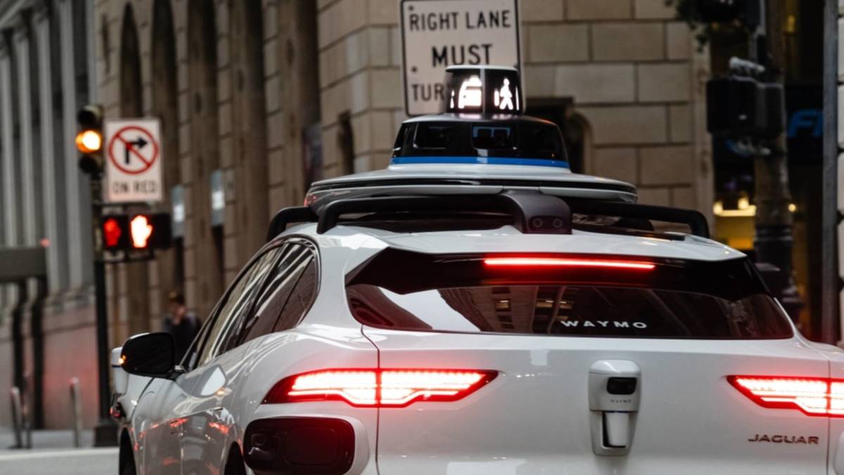 Waymo vehicle commits dangerous error in viral video