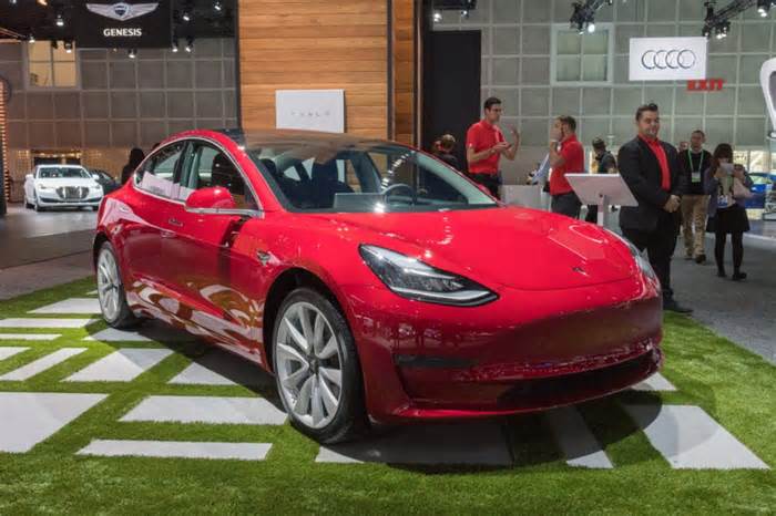 Tesla Lures Chinese Buyers With Exclusive Giga Shanghai Tour Giveaway to Boost Sales: Report