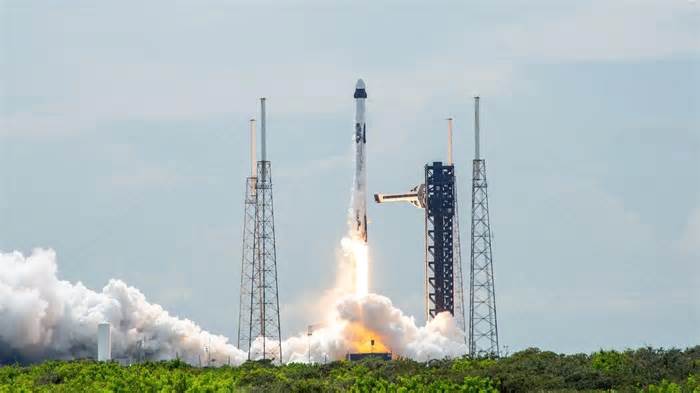 NASA, SpaceX Launch Capsule to Fetch Stranded Astronauts: Watch It Dock on Sunday