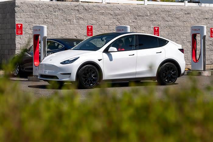 Tesla’s design changes confuse drivers and undercut EV quality