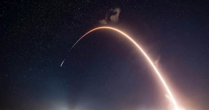 SpaceX lights up Space Coast with overnight Starlink mission