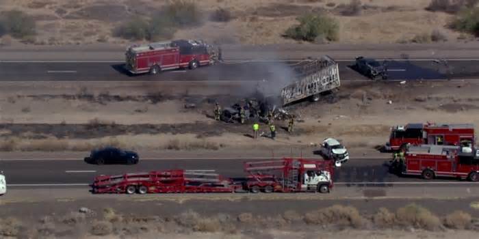 2 dead in multi-vehicle crash on I-10 south of Chandler; freeway reopens