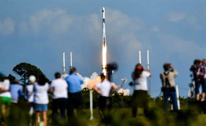 SpaceX Dragon soars under sunny skies Thursday to dock with International Space Station