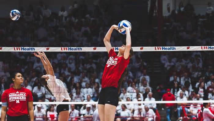 'Lights out in the white out': Nebraska volleyball sweeps Wisconsin in Madison Friday night