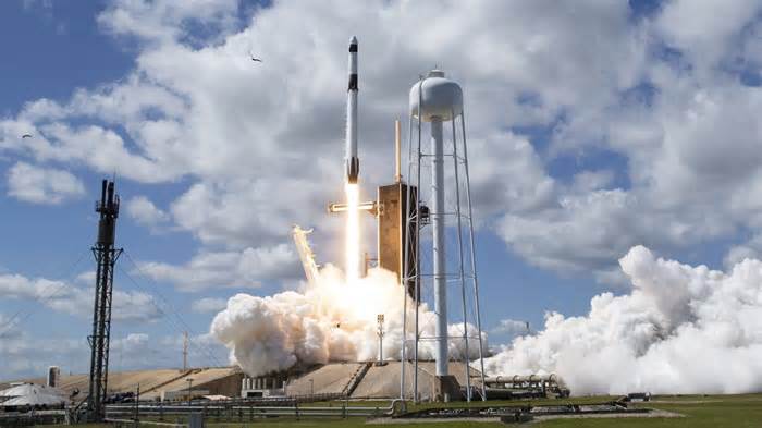 SpaceX Falcon 9 rocket launches GPS III-7 mission from Florida: Watch replay