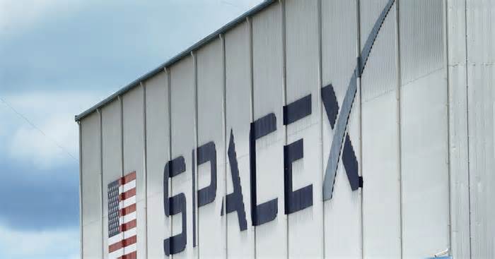 SpaceX files plans for satellite facility in Manatee County
