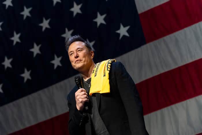 Musk offers voters $1 million a day to sign PAC petition backing the Constitution. Is that legal?