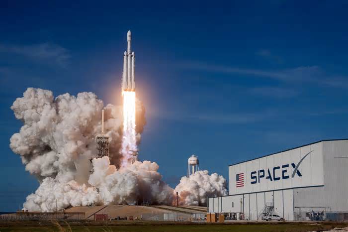 Elon Musk Announces SpaceX’s Ambitious Plan: First Starships Set to Reach Mars in Two Years