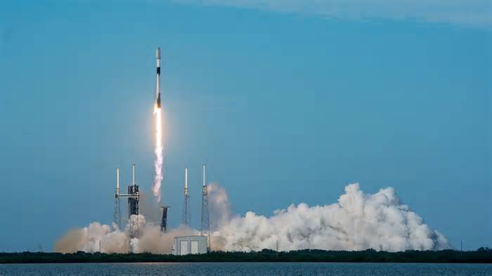 SpaceX launches 24 Starlink satellites from Florida, its 7th liftoff in a week (video)