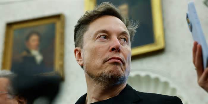 Tesla faces collapsing sales in Canada's Québec province, with new registrations tumbling 85%