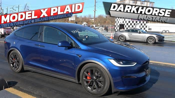 Tesla Model X Plaid Drag Races Ford Mustang Dark Horse, Loser Should've Stayed Put