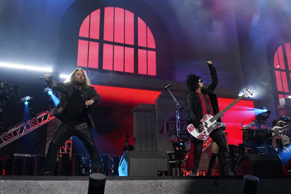 Motley Crue to headline new Mystic Lake Amphitheater in Shakopee