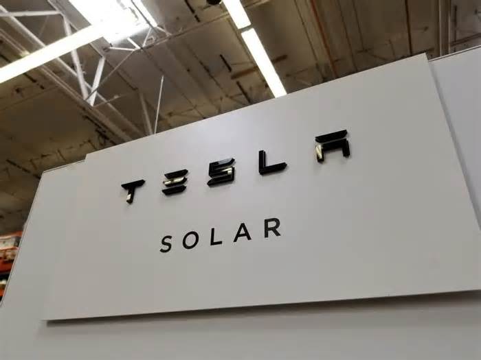 Tesla Energy Calls For ‘Sensible Wind Down’ Of Energy Tax Credits, Warns Of Grid Risks