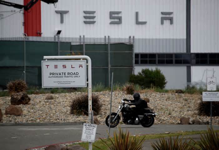 With Musk’s Focus Back on Tesla, Profits Continue to Slip