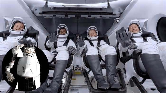 Axiom-4 Splashdown LIVE: Shubhanshu Shukla Takes First Step on Earth As He Steps Out of SpaceX Dragon Capsule