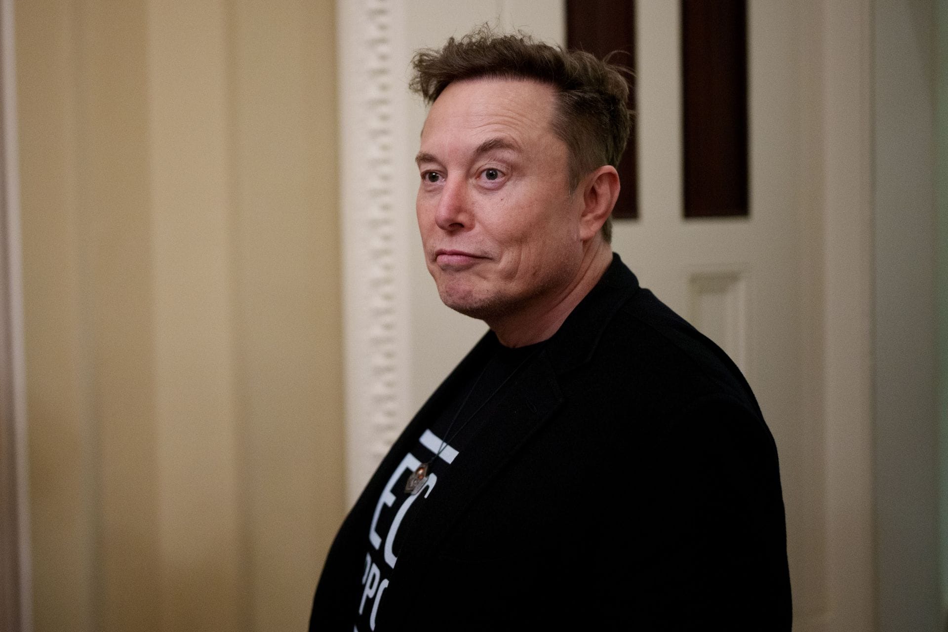 "They banned Ozempic and LASIK in the future" - Elon Musk makes fun of Paramount's "Star Trek: Starfleet Academy" 