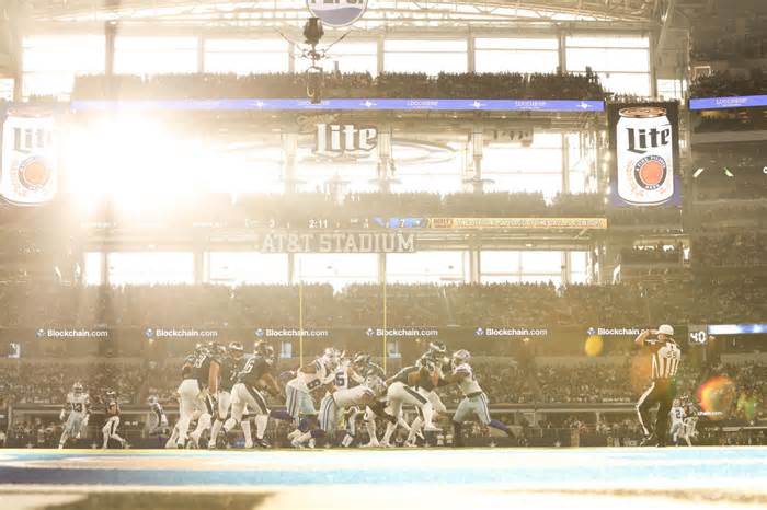 Cowboys' stadium is a palace with one blinding flaw