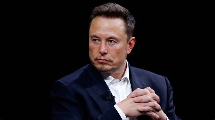 Elon Musk didn’t show up for testimony in a probe over his $44 billion Twitter takeover. Now the SEC wants sanctions