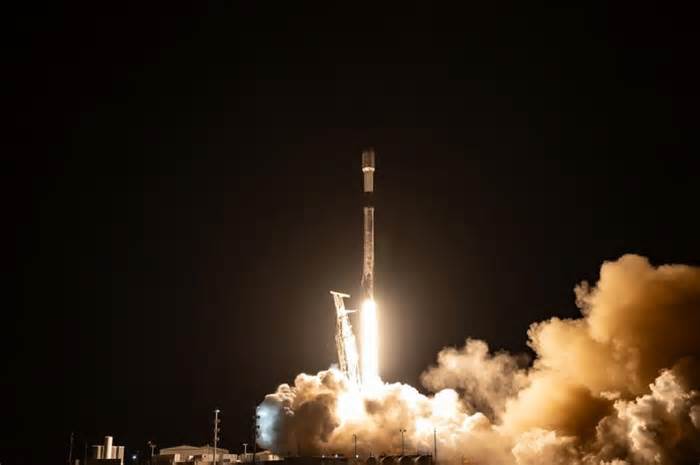 SpaceX launches OneWeb 20 mission