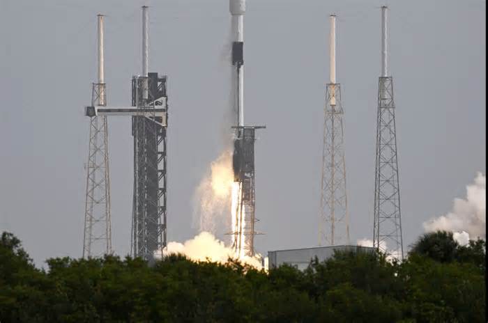 Adverse weather in Atlantic forces SpaceX to scrub launch of Starlink satellites