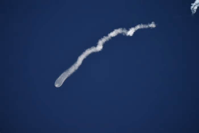 Falcon 9 Rocket Puts On Show with Twilight Launch From Vandenberg