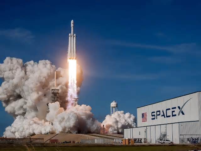 SpaceX eyes $400b valuation in new funding round