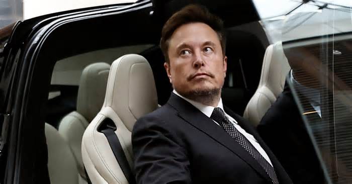 Elon Musk dangerously overrides Tesla’s autopilot