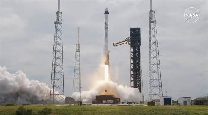 Falcon 9 sends new crew to ISS on first crewed launch from SLC-40