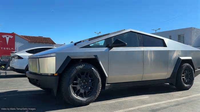 Tesla Dealers Struggle With Rapidly Declining Cybertruck Prices
