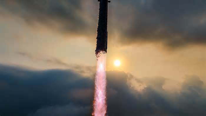 Starship Goes Boom and Thunder as It Comes Down to Land, Not All Rockets Do That