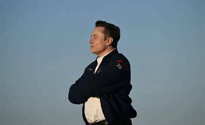 Elon Musk’s early birthday present to himself—the first Tesla just drove itself from its factory straight to the customer