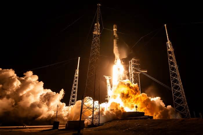 SpaceX knocks out 1st of final 2 Space Coast launches of 2024