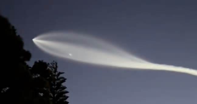 Los Angeles Skies Dazzled by SpaceX Falcon 9 Launch