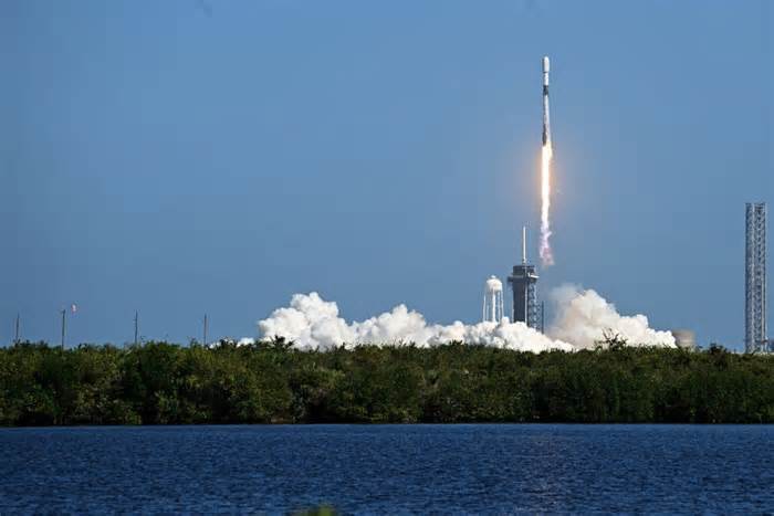 SpaceX launches secret 'Optus-X' payload atop Falcon 9 rocket