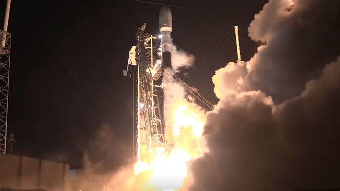 SpaceX sends 28 Starlink satellites into low Earth orbit on launch from Florida