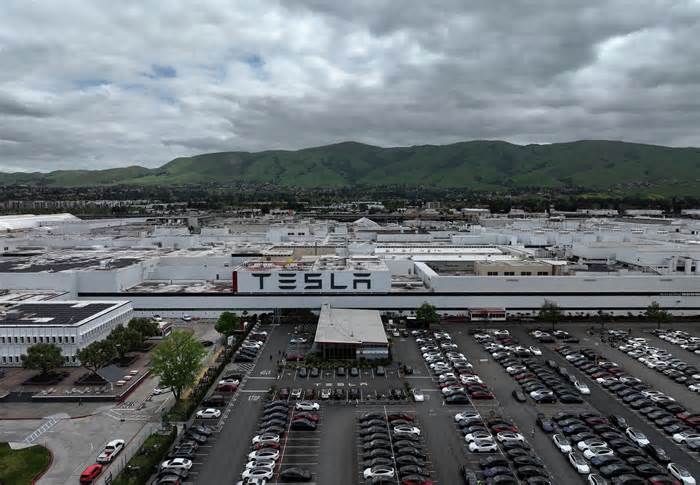 Bay Area Tesla plant emits arsenic and other pollution, suit alleges
