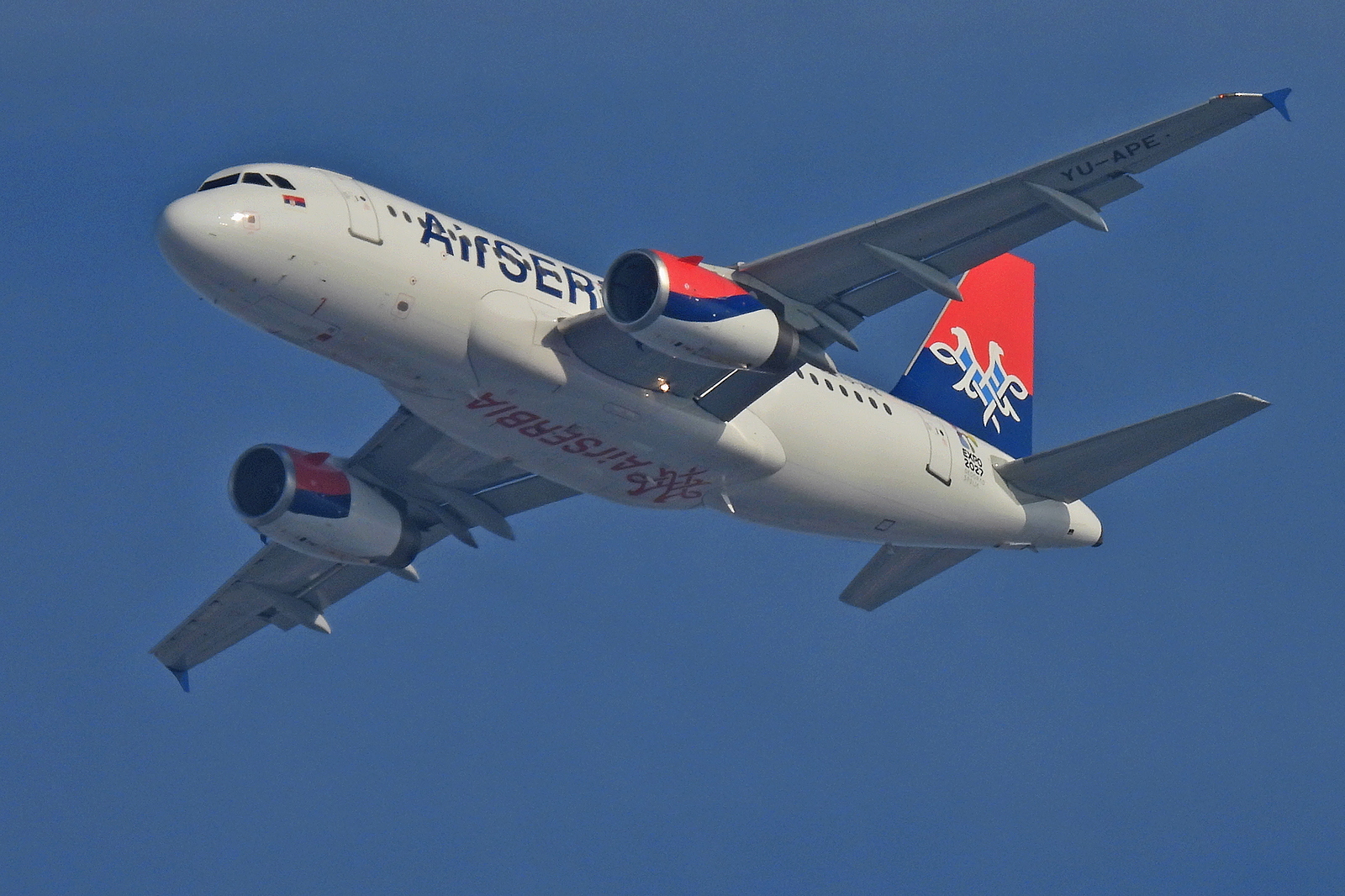 Avion Er Srbije iz Dubaija sleteo u Beograd