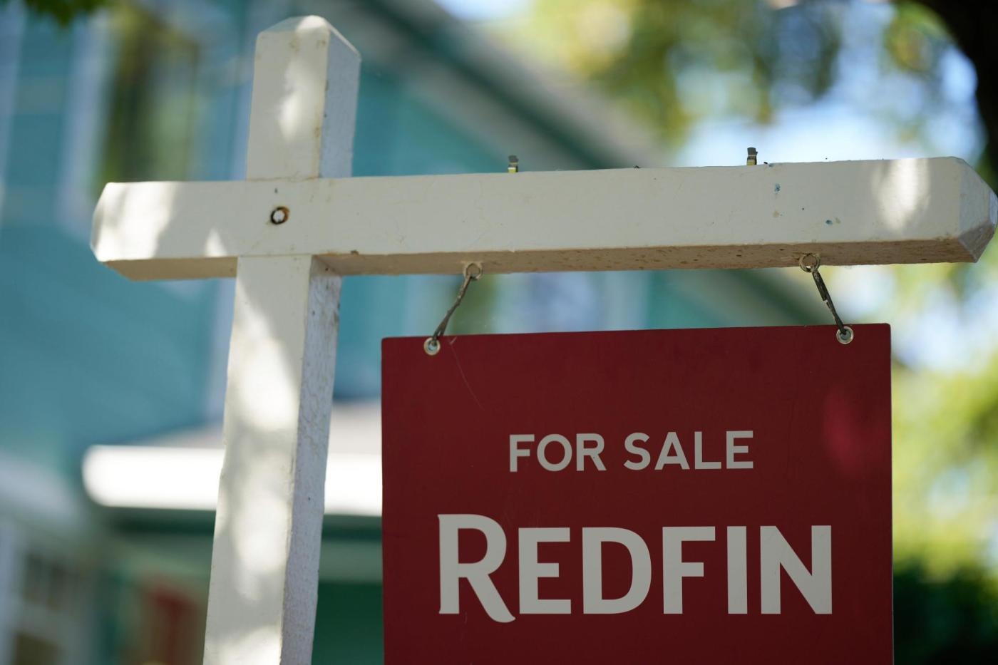 Ticker: Mortgage rates hit 1-year low; Tesla recalls 63,000 Cybertrucks