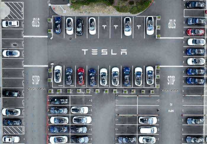 Tesla Warns of ‘Rough Quarters’ Ahead Amid Shifting EV Policies