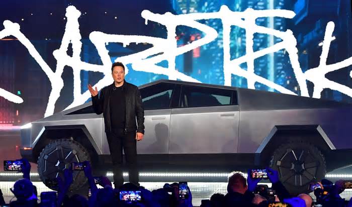 PR experts say Elon Musk’s handling of the Tesla Cybertruck explosion in Las Vegas was a masterclass