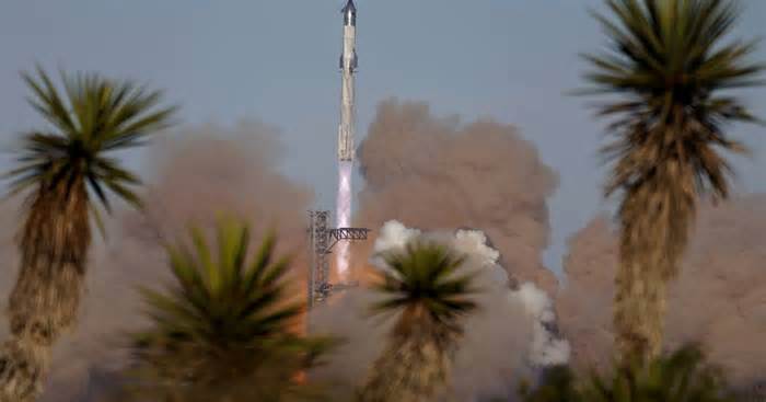 SpaceX Starship breaks up in shower of burning debris over Caribbean during test flight from Texas