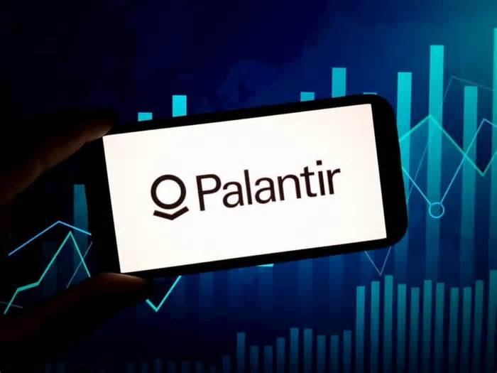 Tesla vs. Palantir? We asked ChatGPT which stock is a better buy for 2025