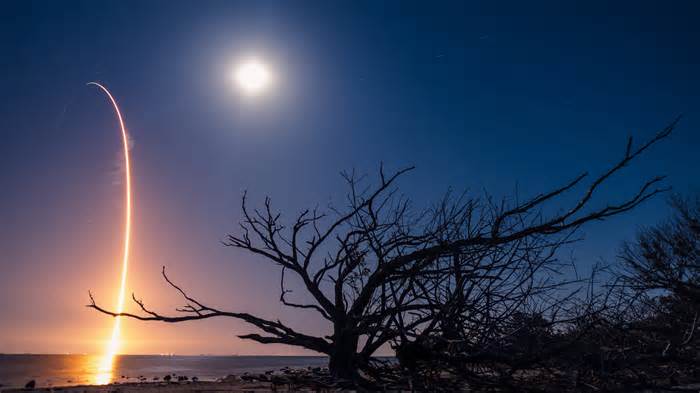 SpaceX Starlink late-night rocket launch: Where to watch from Daytona, New Smyrna, Oak Hill