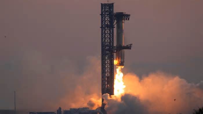 See SpaceX ‘Chopsticks’ Catch Rocket After Dramatic Starship Launch